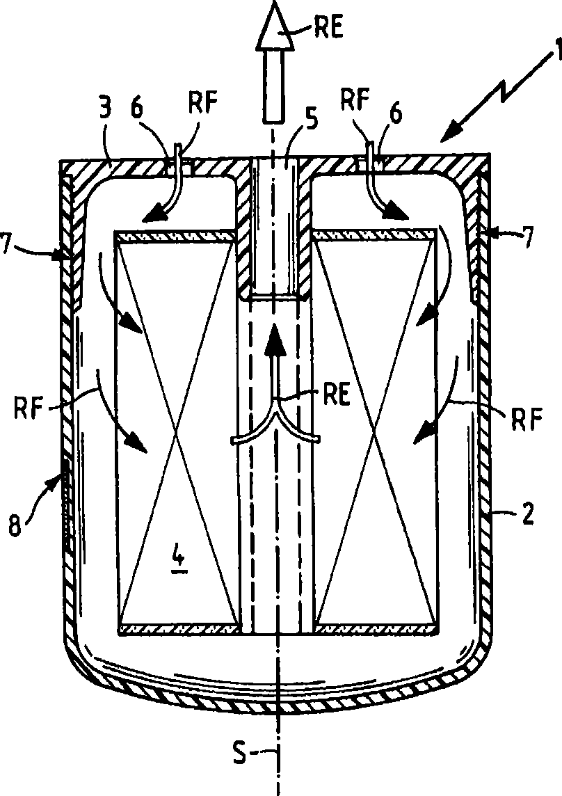 Filtering device and method for its manufacture