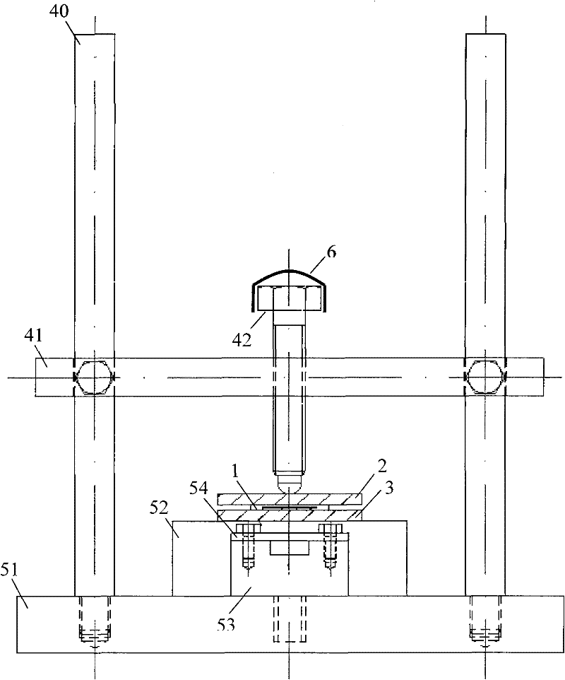 Method and device for testing thermal physical property of solid material with independent probe by using harmonic method