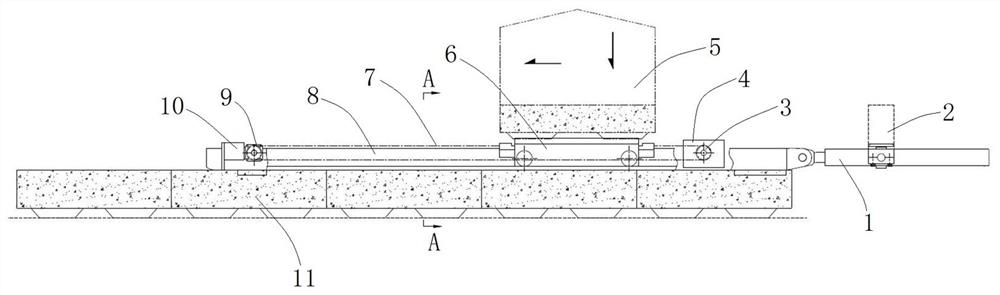 Segment transporting device and shield tunneling machine using same