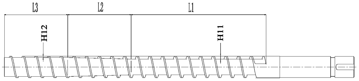 Injection molding machine and its melt screw