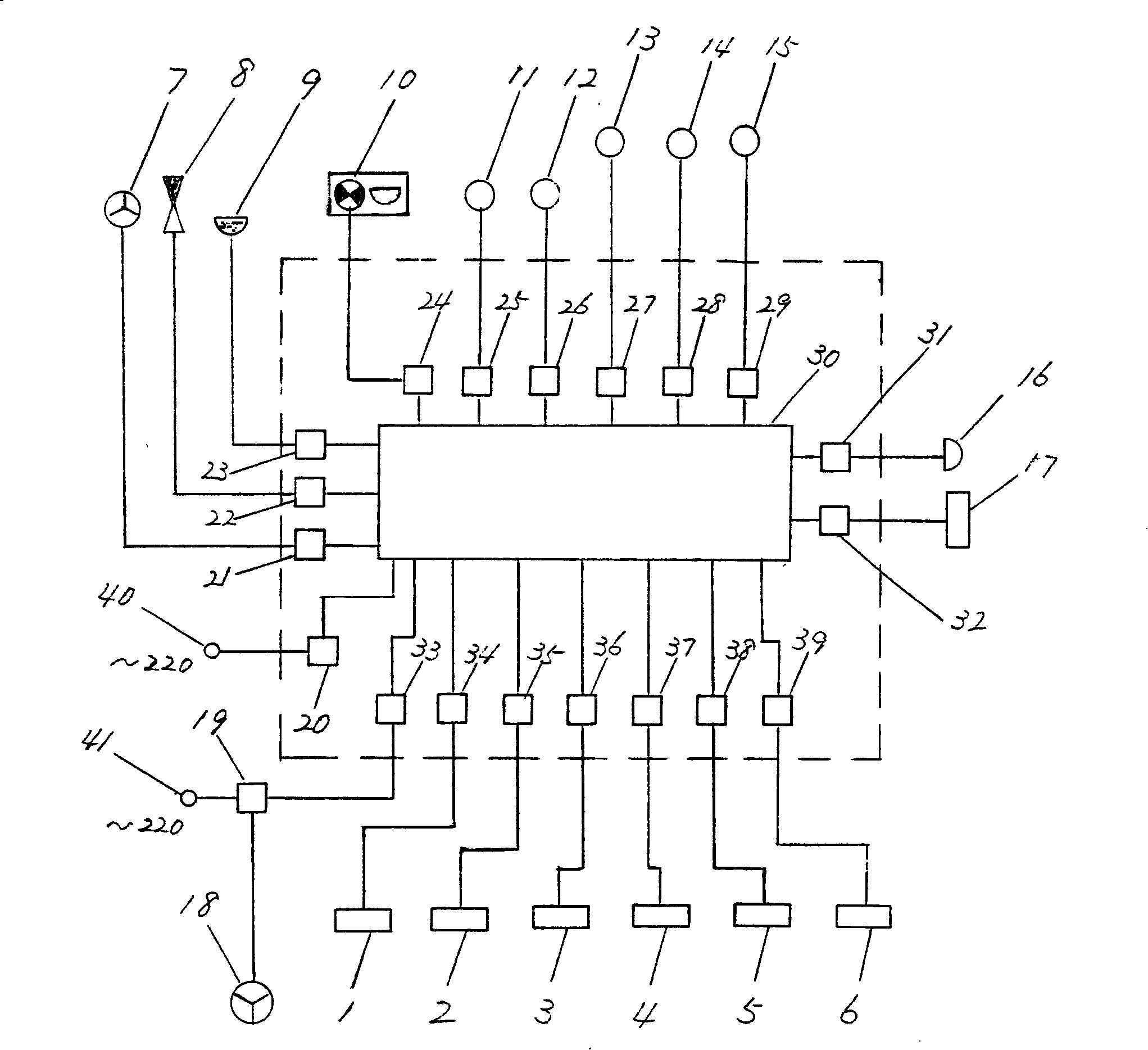 Device for pipe evacuation and water consumption control of solar water heater hollow housing body