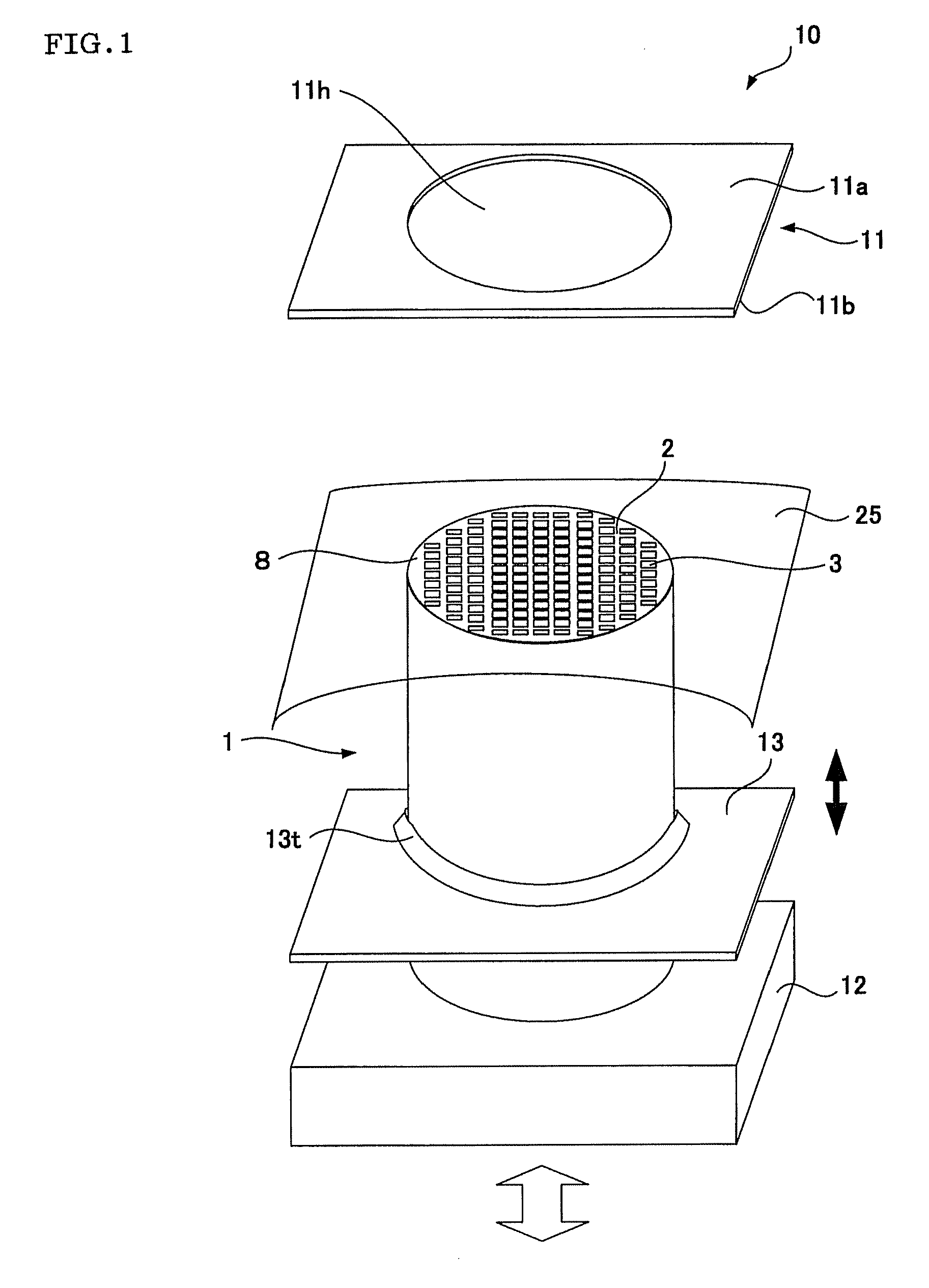 Manufacturing apparatus of plugged honeycomb structure and manufacturing method of the same