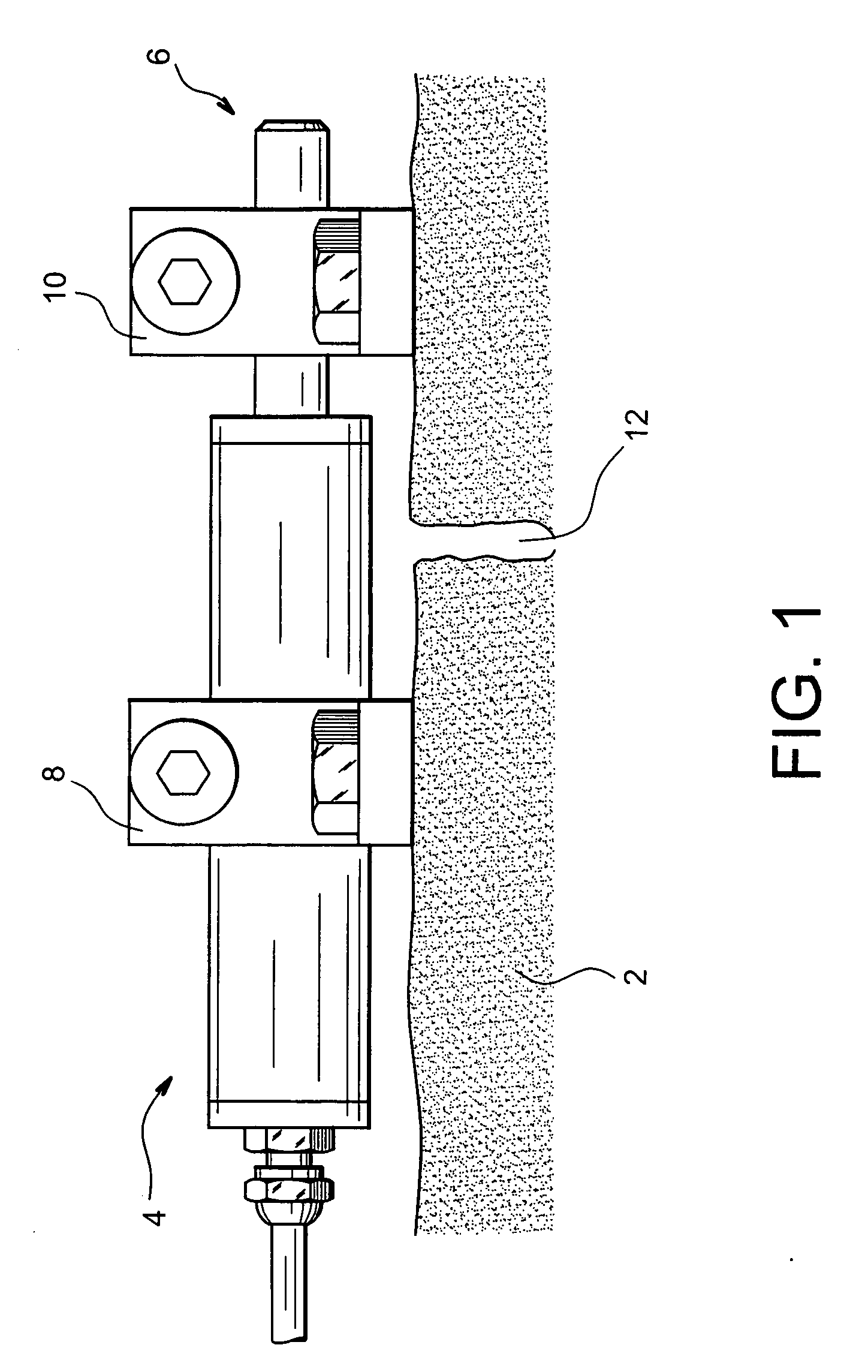 Extensometer comprising a flexible sensing element and bragg gratings