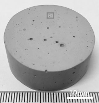 A method for rapidly preparing high-strength carbon foam