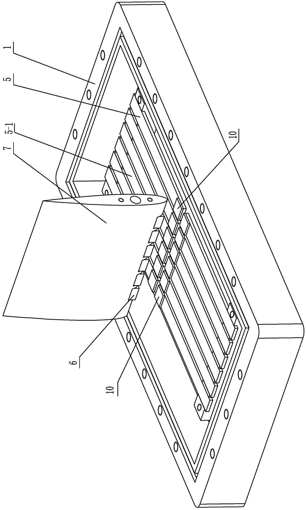 Swinging hydrofoil tip excitation wave energy conversion device