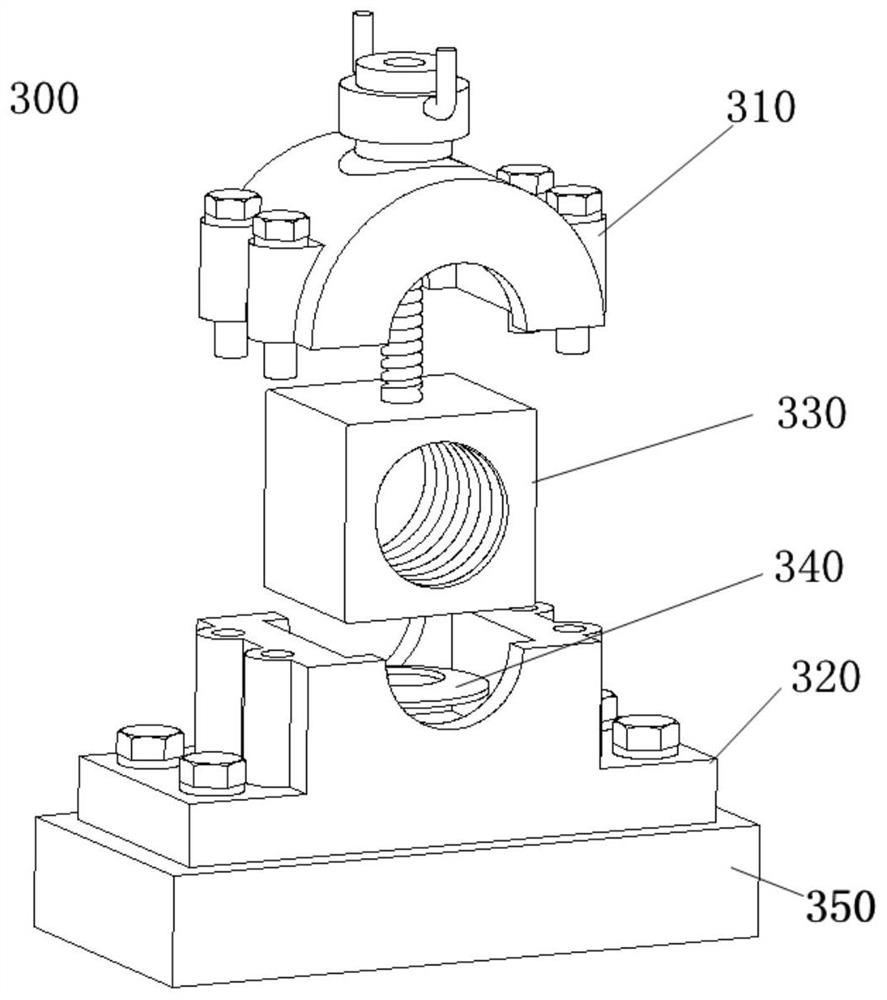 A quick-connect device suitable for heavy-duty rotary joints