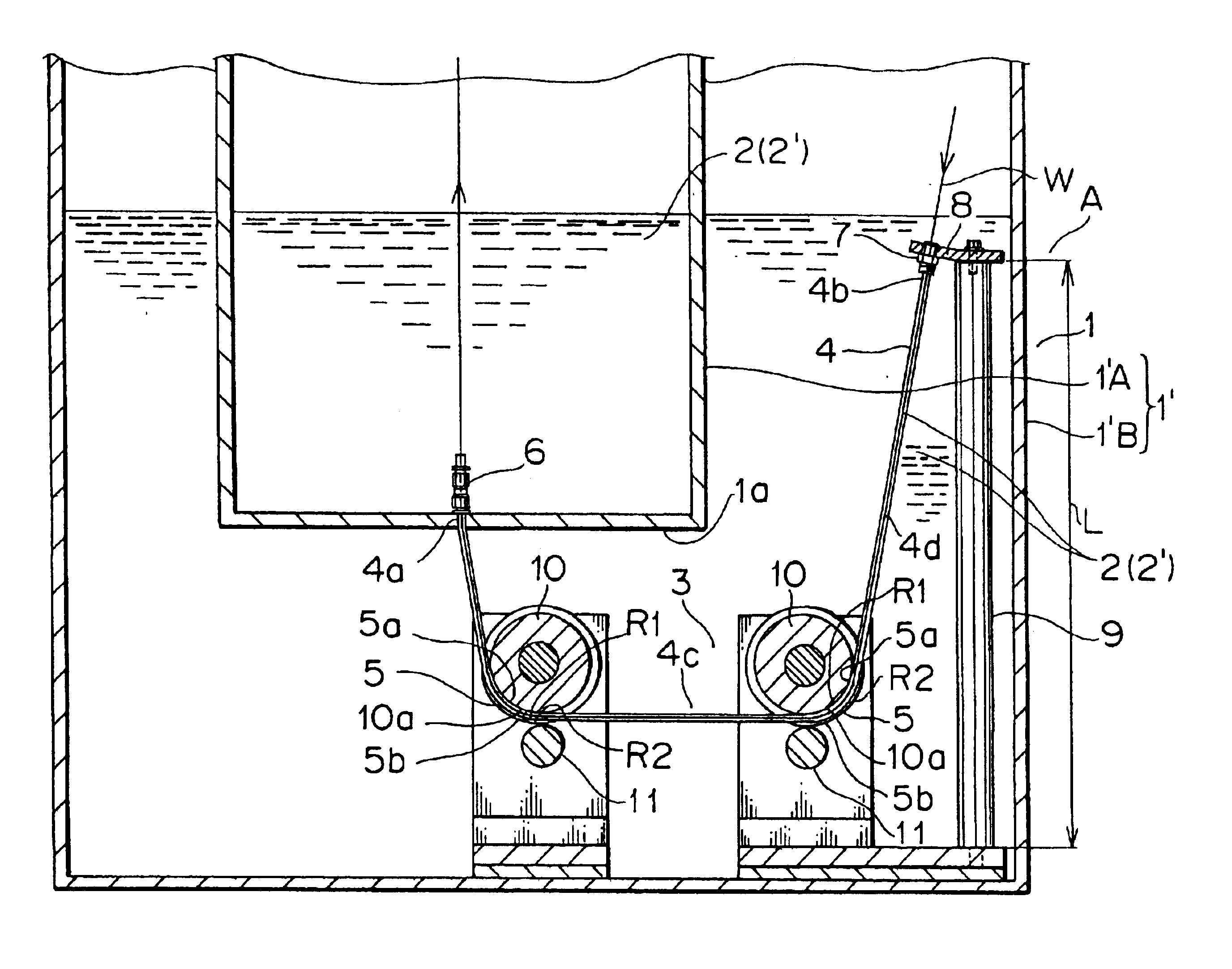Apparatus and method for feeding wire in treatment liquid