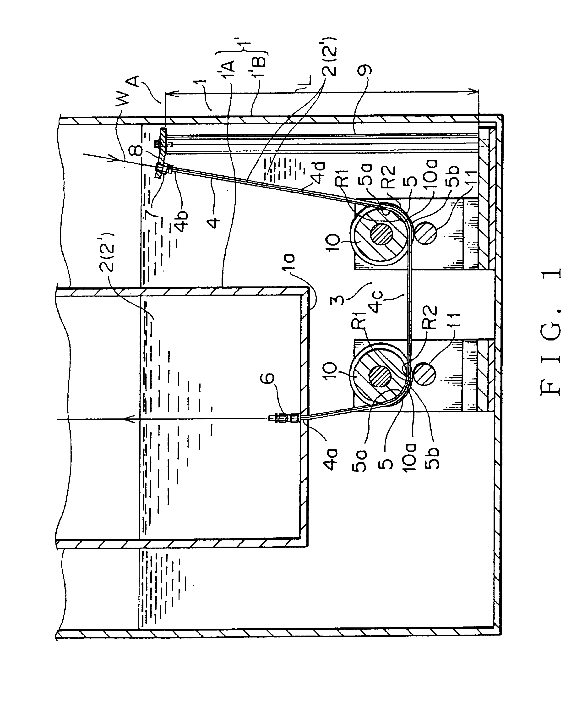 Apparatus and method for feeding wire in treatment liquid