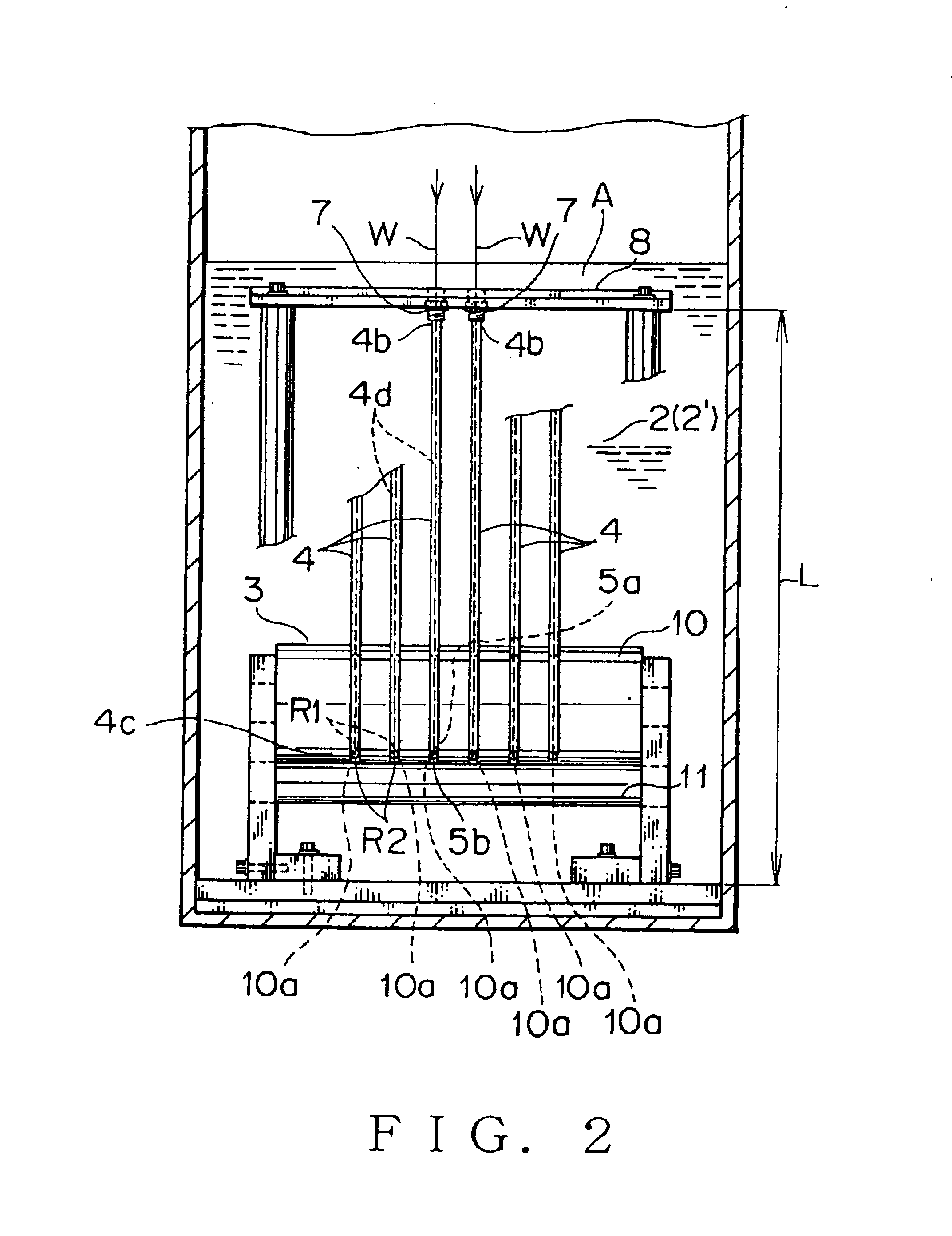 Apparatus and method for feeding wire in treatment liquid