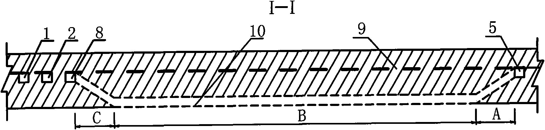 Bidirectional U-shaped coal-mining method of thick coal bed by gateway layout along stability layer