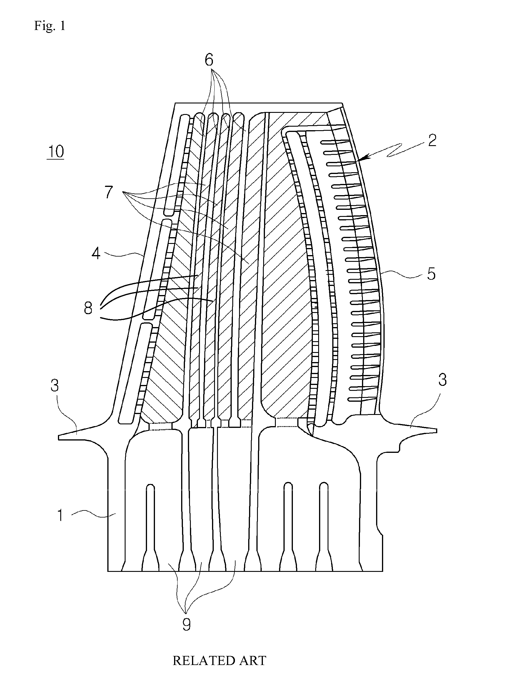 Turbine blade having swirling cooling channel and cooling method thereof