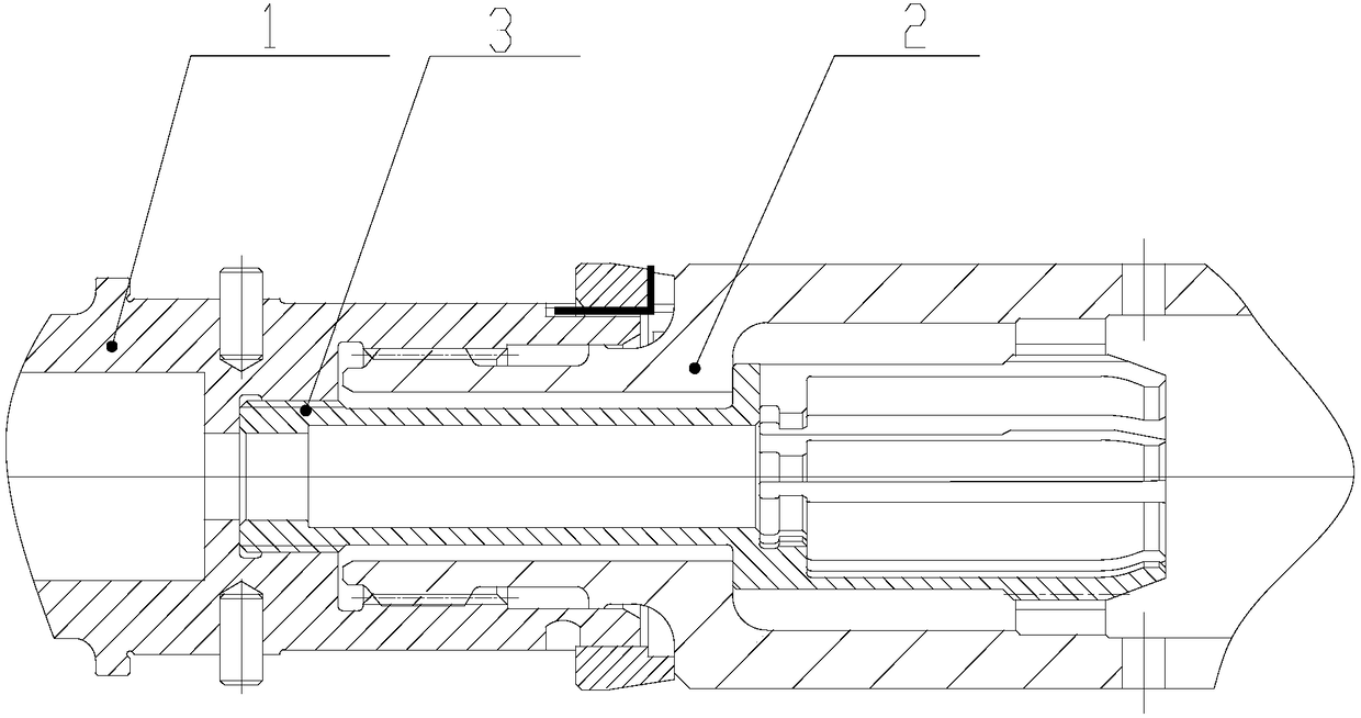 A torque transmission device connecting an engine turbine and a compressor rotor