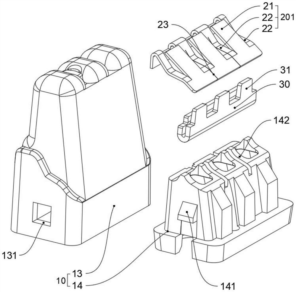 Self-coupling wire connector adopting bending compression and conducting strip bending modes