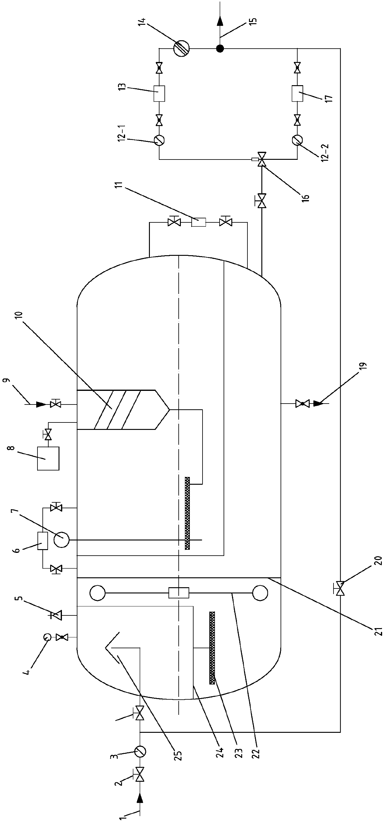 Supercharging device for oil well metering station and supercharging method