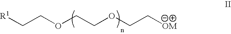 Heterobifunctional poly(ethylene glycol) and uses thereof