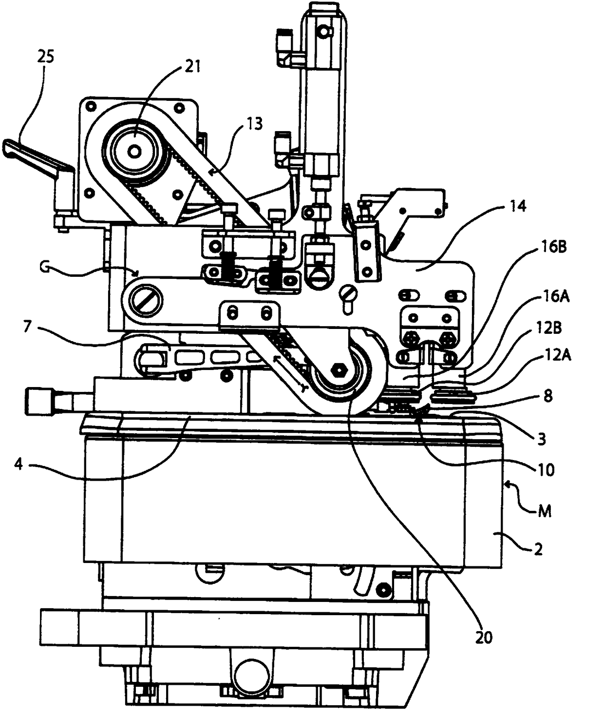 Assistant guiding device for fabric feeding of sewing machine