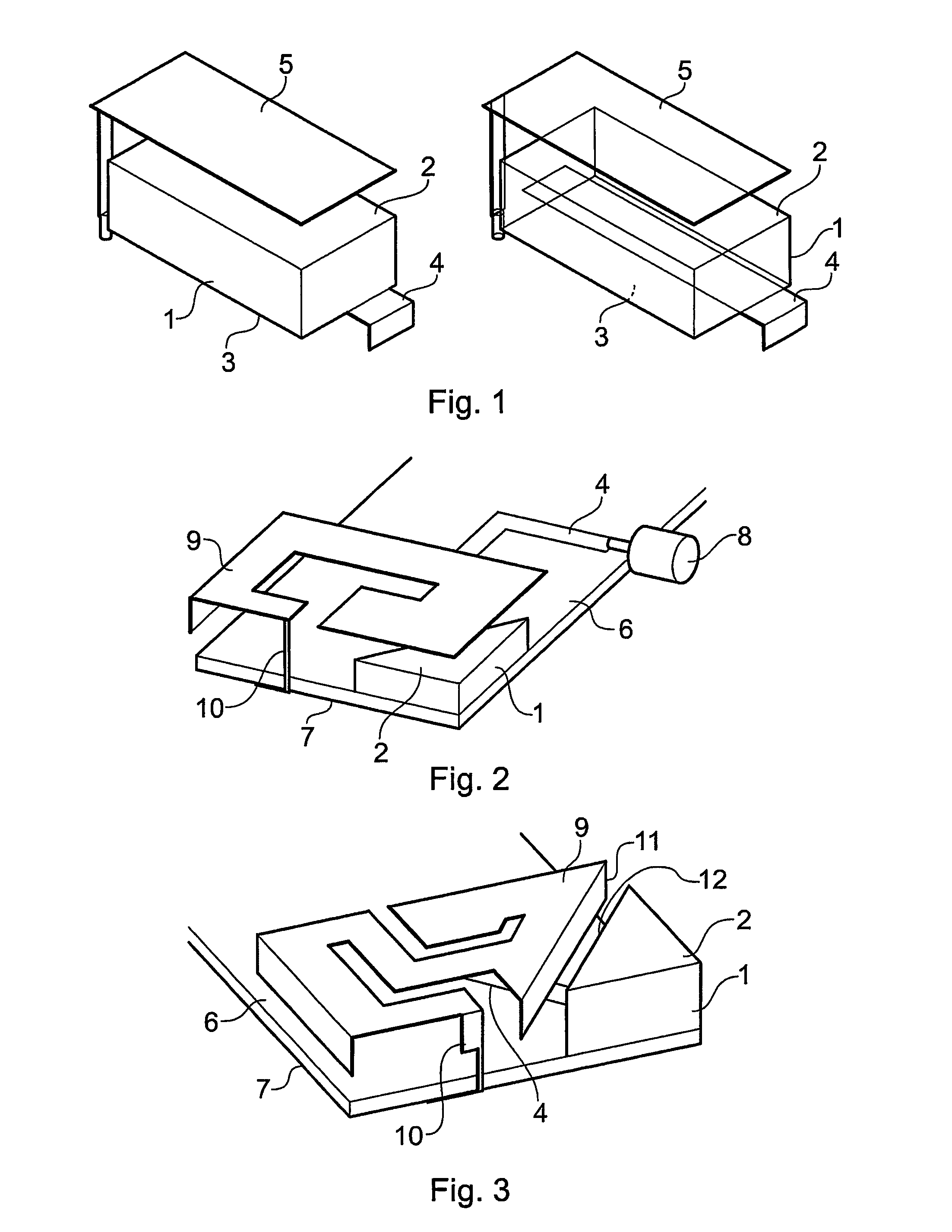Hybrid antenna using parasitic excitation of conducting antennas by dielectric antennas