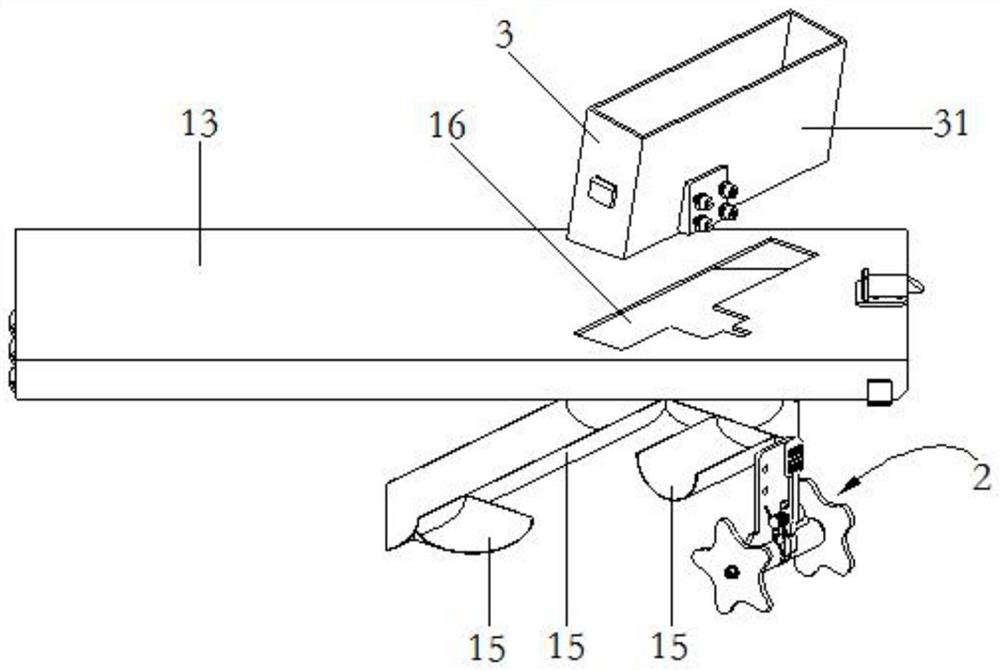 Machine gun bullet box capable of discharging bullets in inclined mode and machine gun bullet supply system