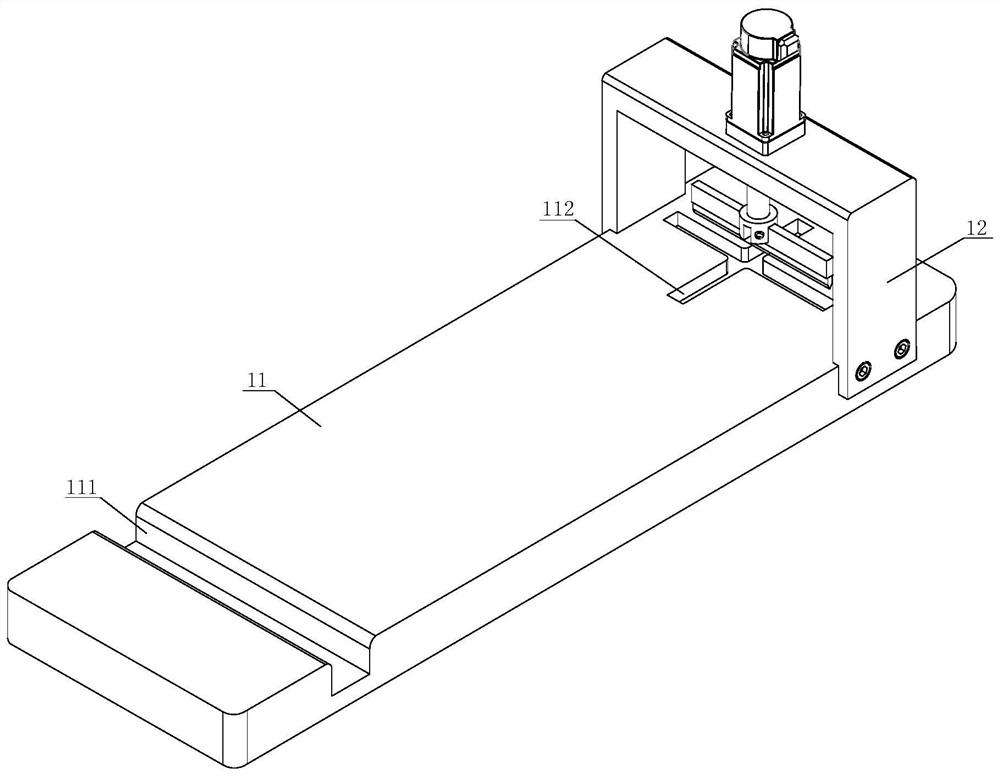 Multi-directional cutting equipment with flat wipe structure for garment making