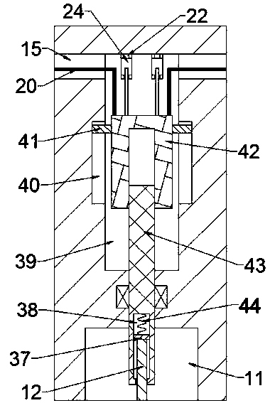 High-efficiency detachment device for blow molding plastic bottles