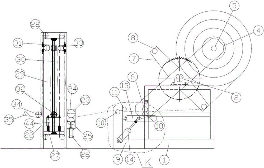 Automatic oblique arm type shaft replacing device and winding method thereof