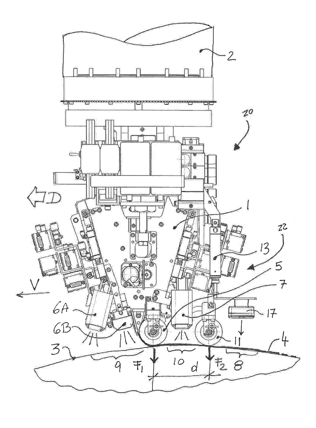 Fiber placement head with secondary compaction arrangement