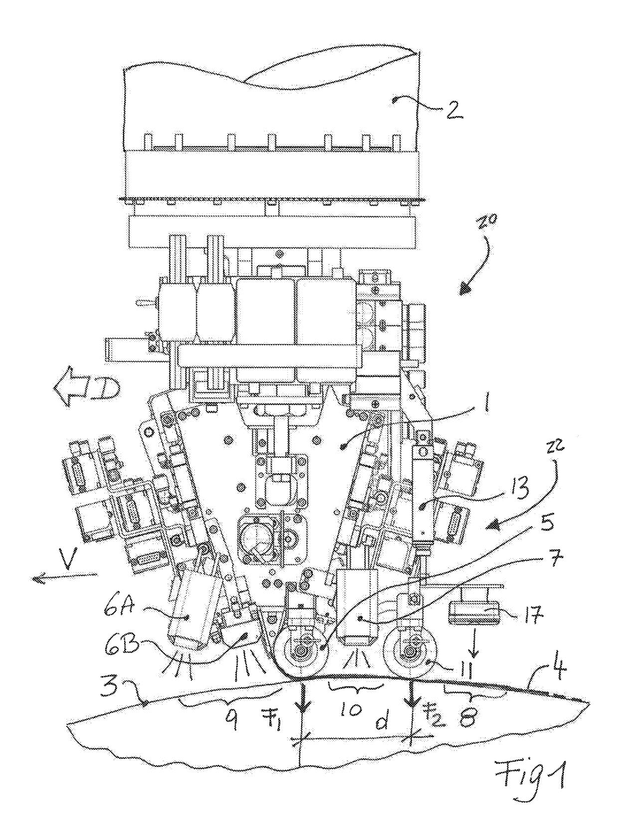 Fiber placement head with secondary compaction arrangement