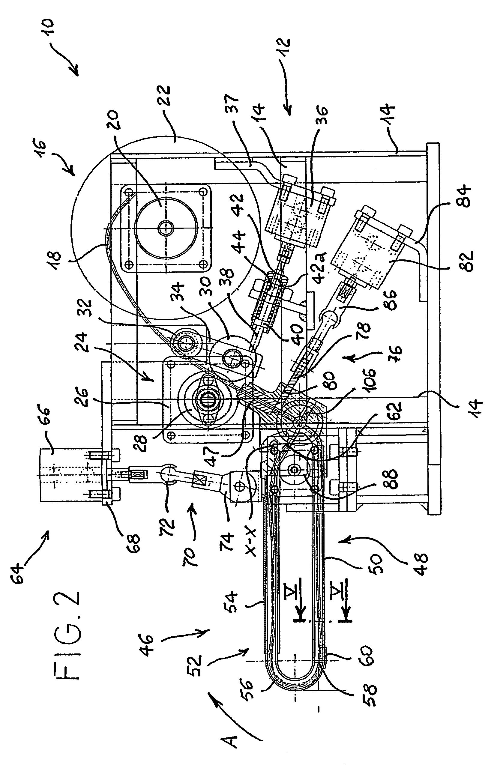 Automated system for the delivery, grouping and distribution of articles connected to one another by a restraining loop