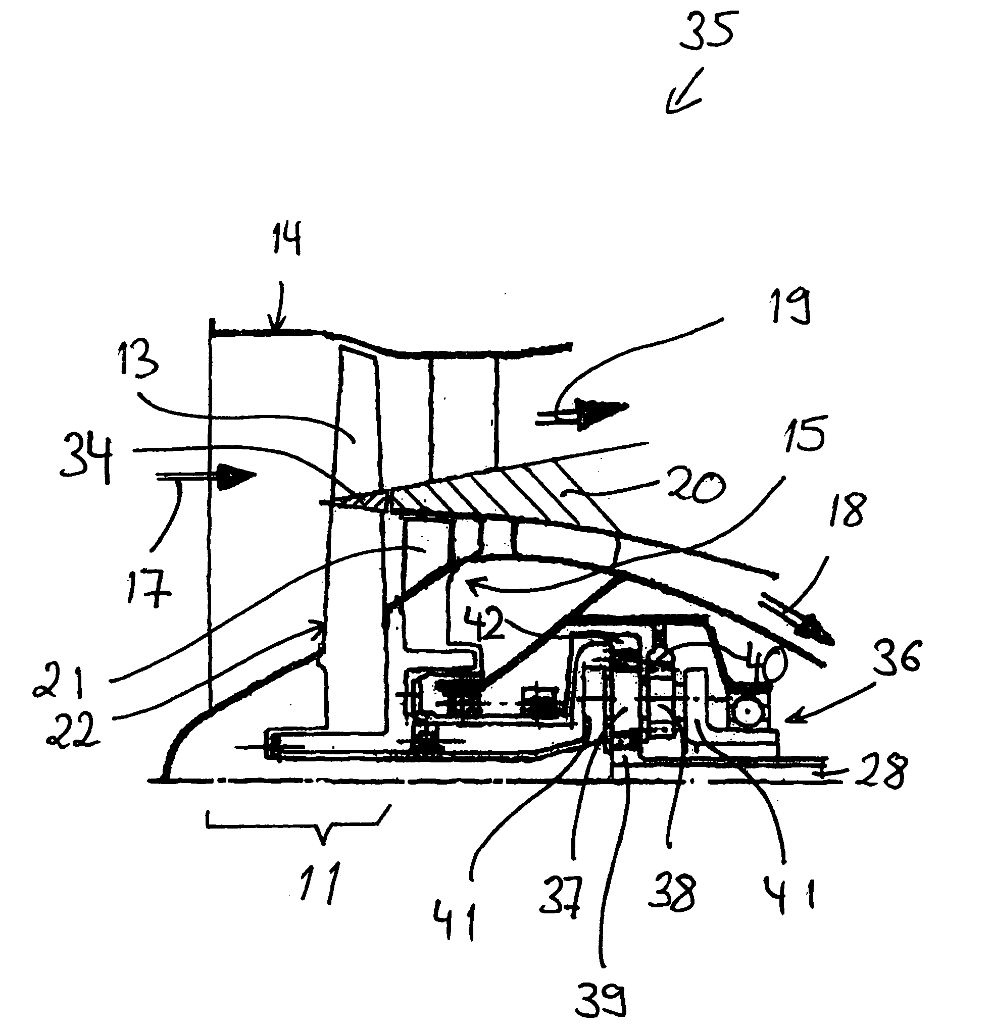 Jet engine with compact arrangement of fan