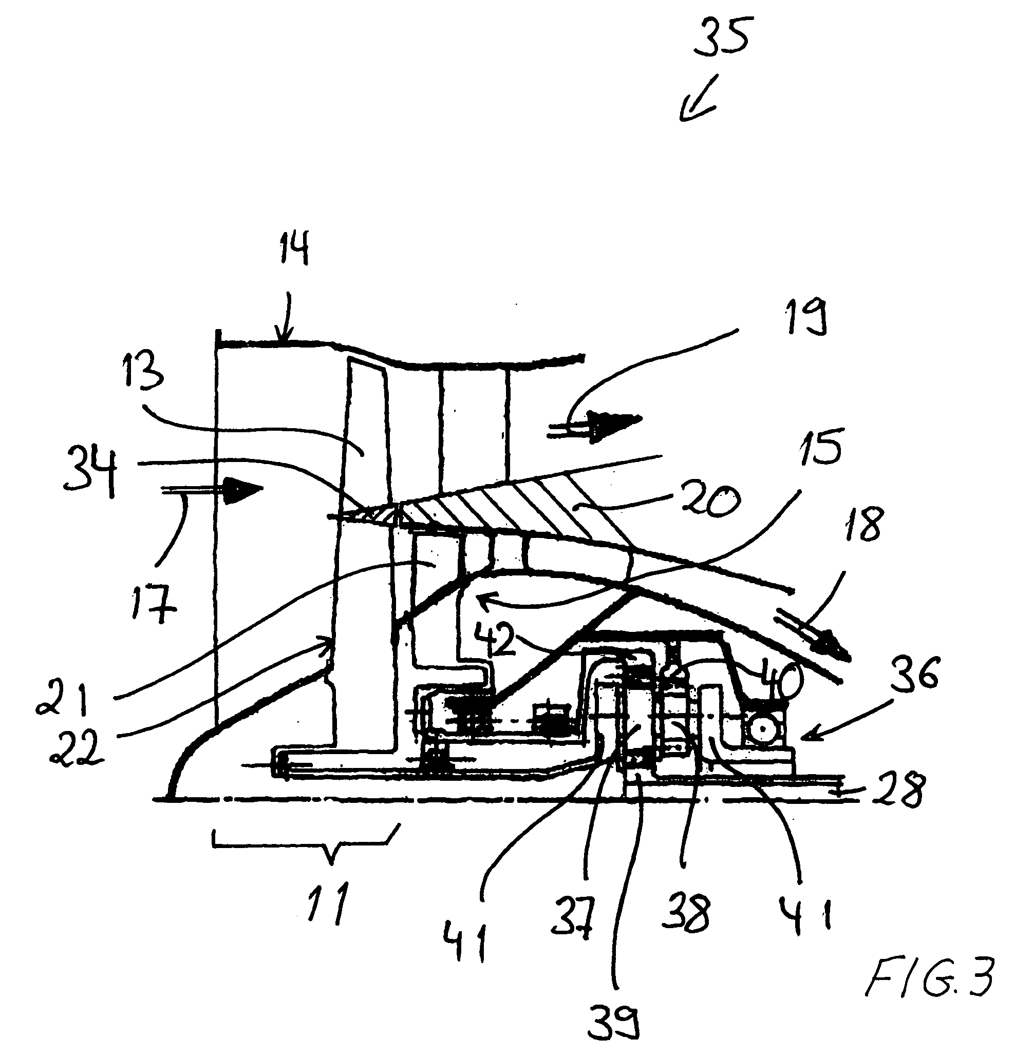 Jet engine with compact arrangement of fan