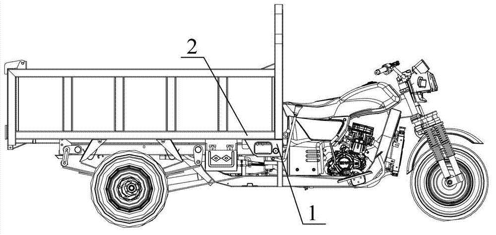 Self-discharging three-wheeled motor vehicle