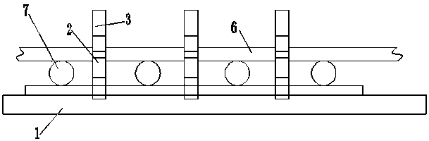 Valve plate rod straightening device