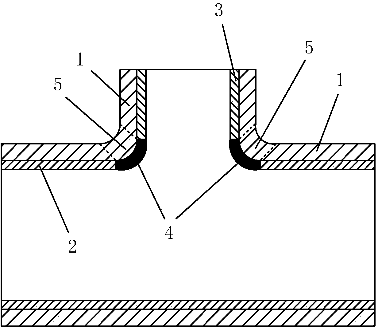 Surfacing corrosion resistant alloy lined composite tee in transition circular arc and manufacturing method thereof