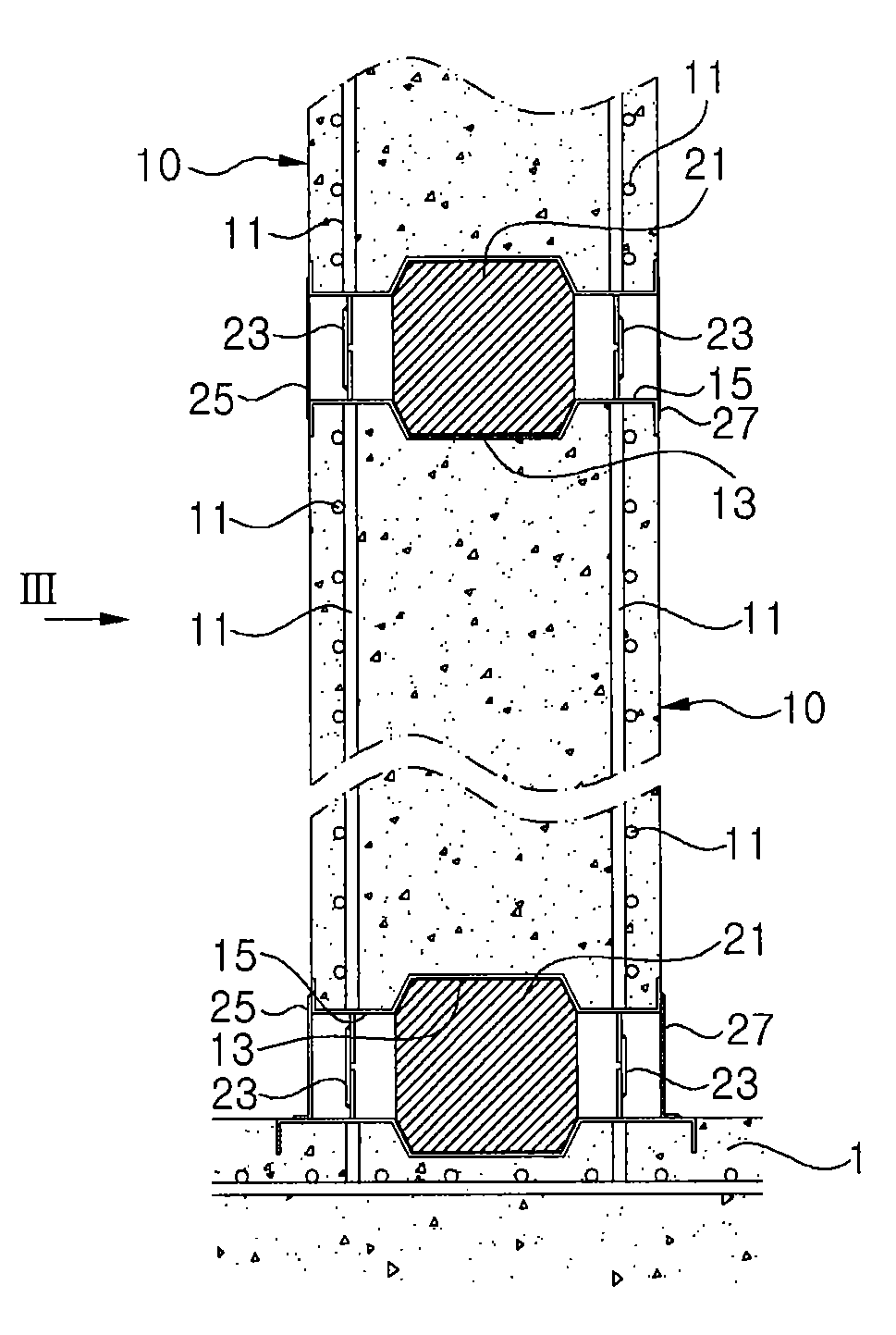 Method of constructing liquefied gas storage tank on land