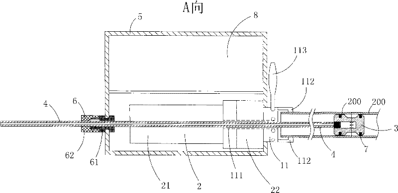 Gas shielded welding device with in-pipe charging device