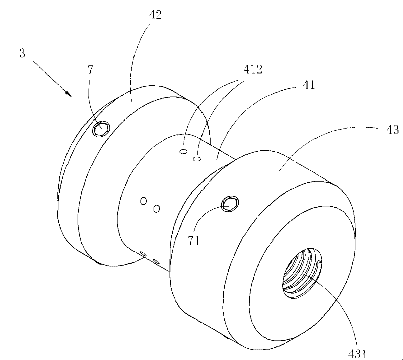 Gas shielded welding device with in-pipe charging device