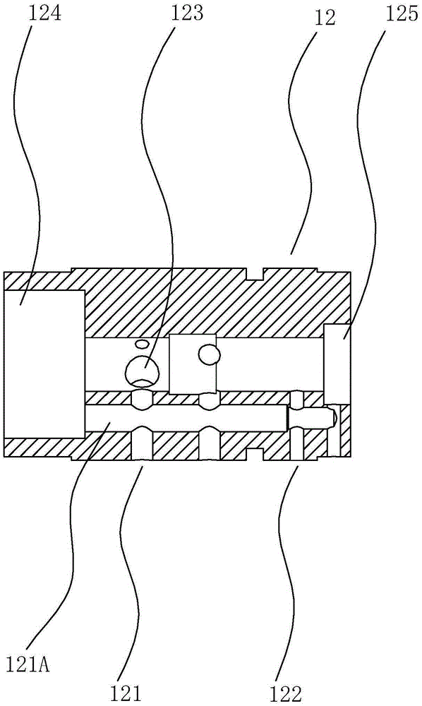 Automatic-oiling rotating shuttle shaft structure and rotating shuttle box of embroidery machine