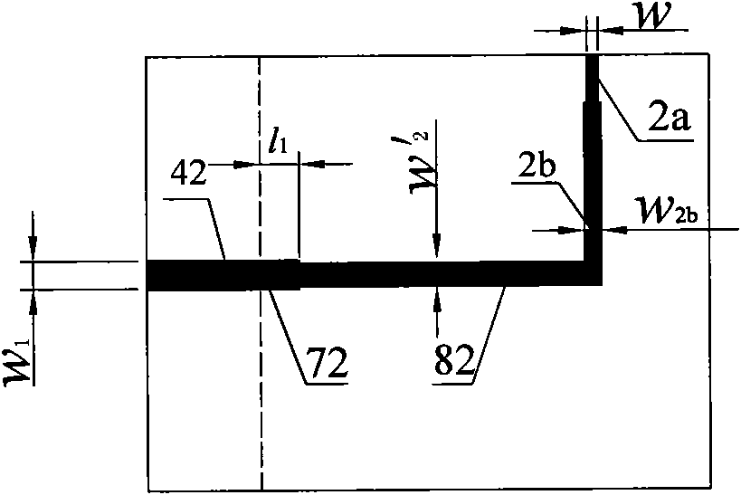 Anti-phase microwave power divider with arbitrary power distribution ratio