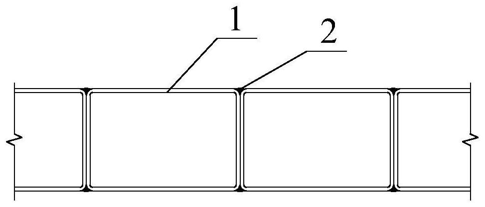 Shear wall structure with rectangular steel pipe rows with vertical gaps