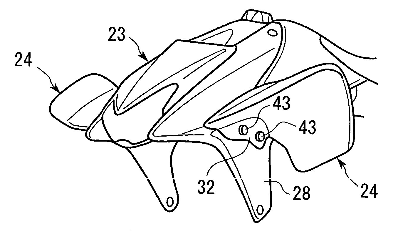 Body cover for vehicle with saddle seat