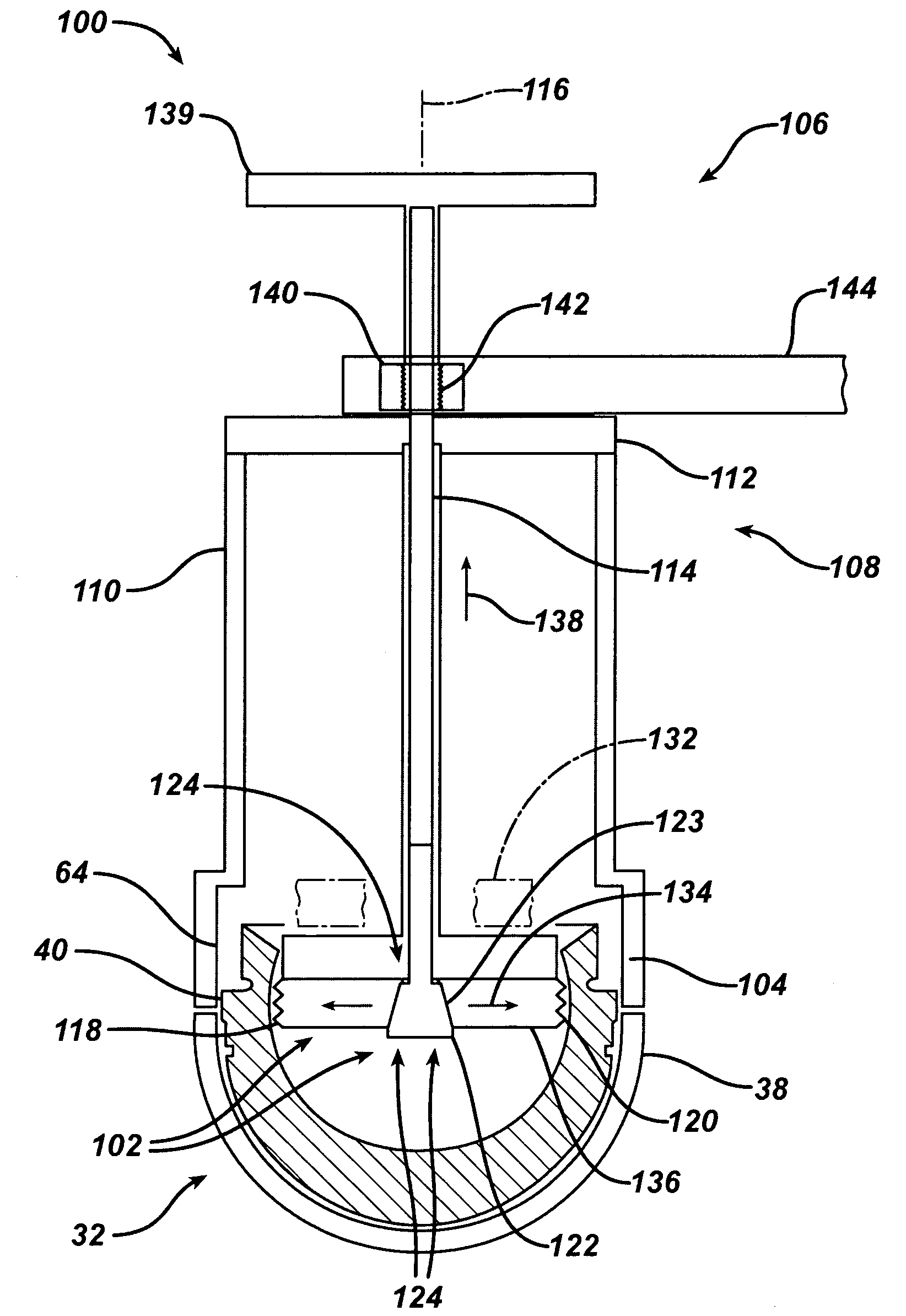 Expandable acetabular liner extraction device, cup assembly and associated method