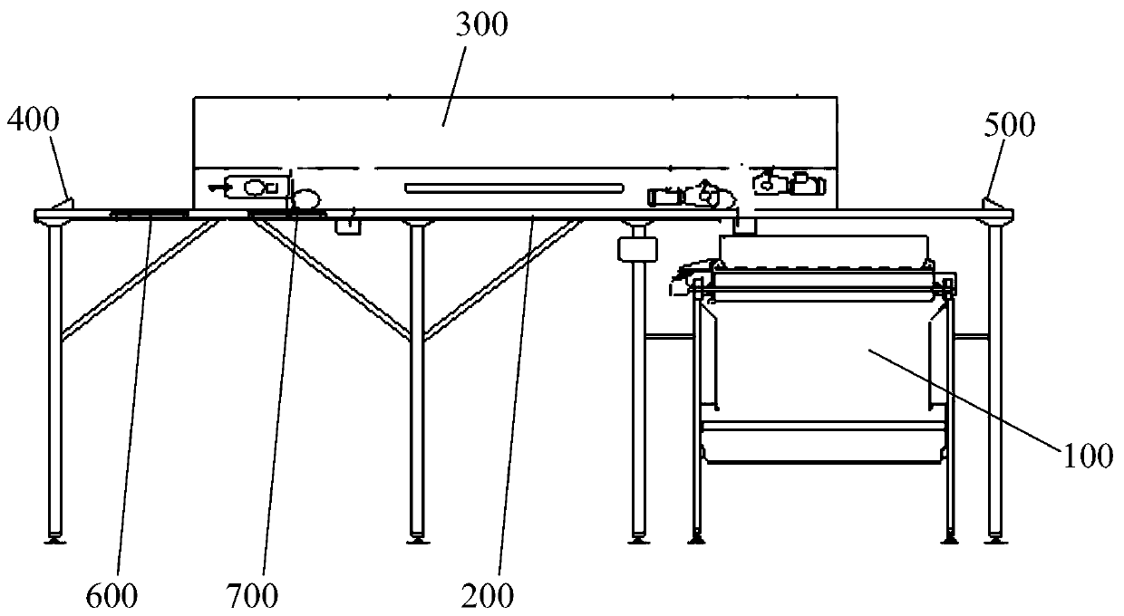 Feeding machine provided with reciprocating distribution cart