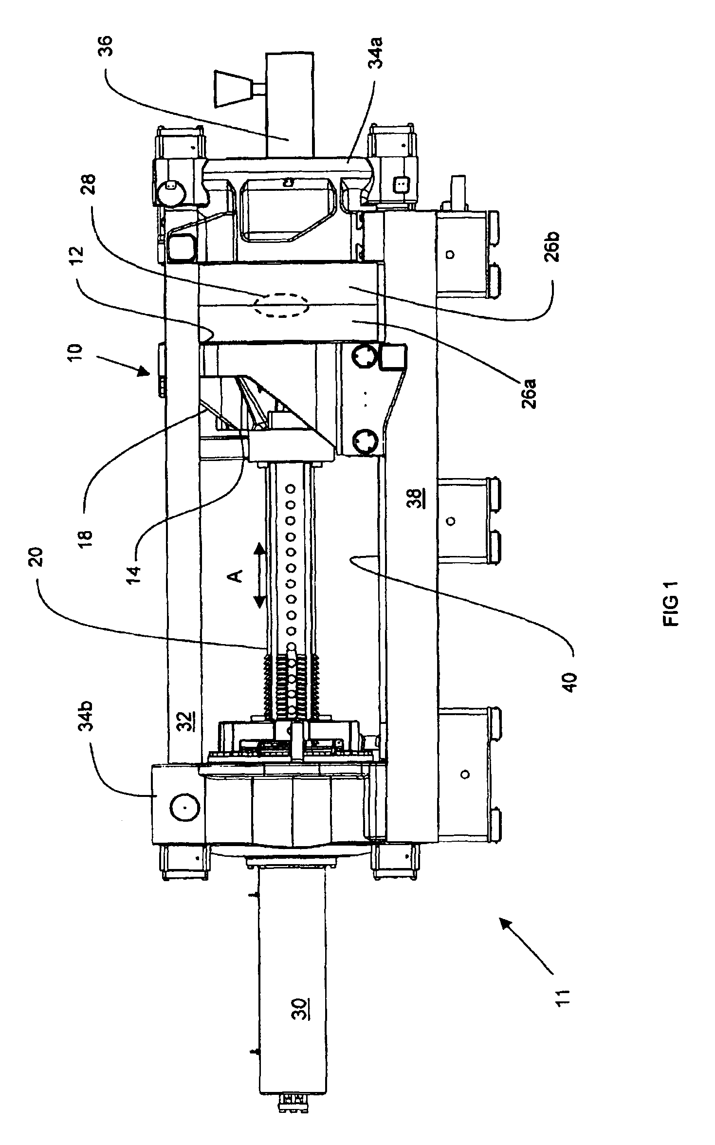 Injection molding machine having a platen for uniform distribution of clamping forces