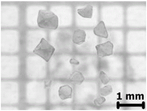 A kind of low temperature reversible thermochromic material and preparation method and use thereof