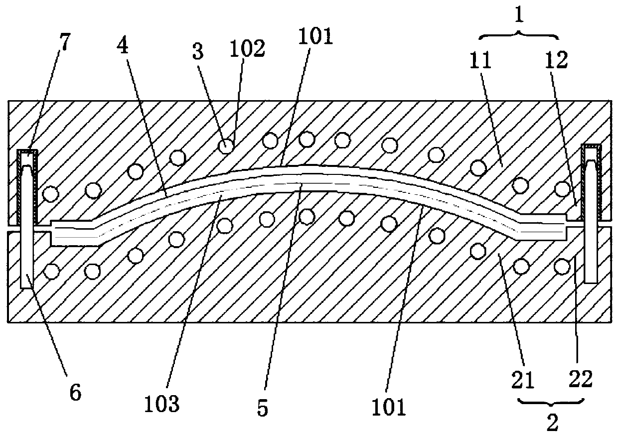 Carbon fiber product forming mold and forming method