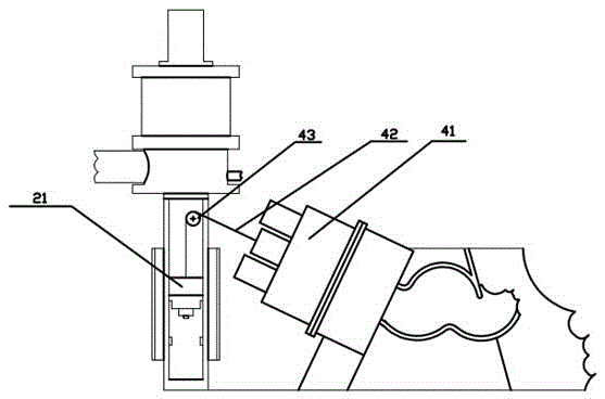 Water pressure energy storage mechanism with pressure reducing device and toilet