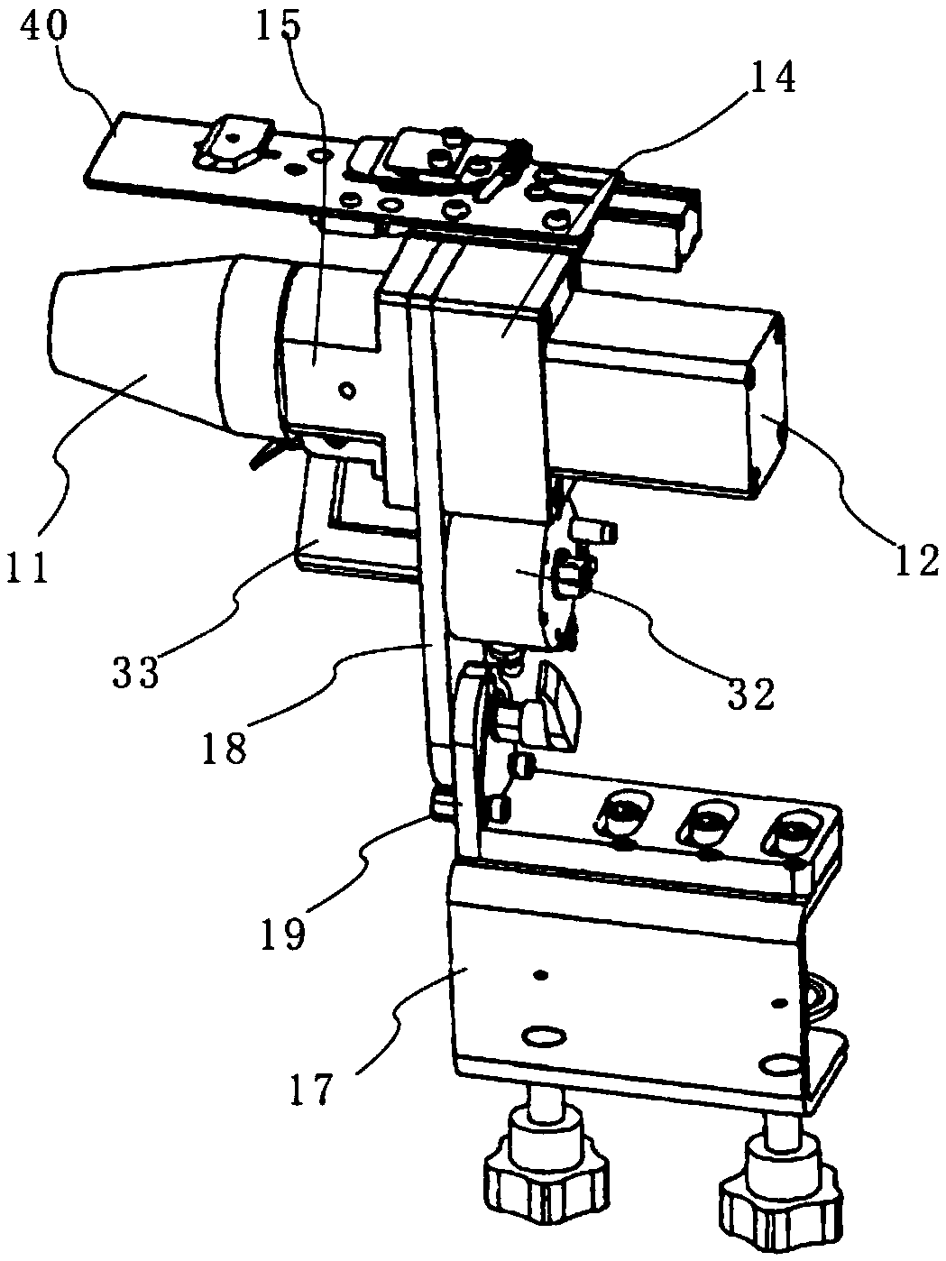 Sewing auxiliary device of round collar sewing machine