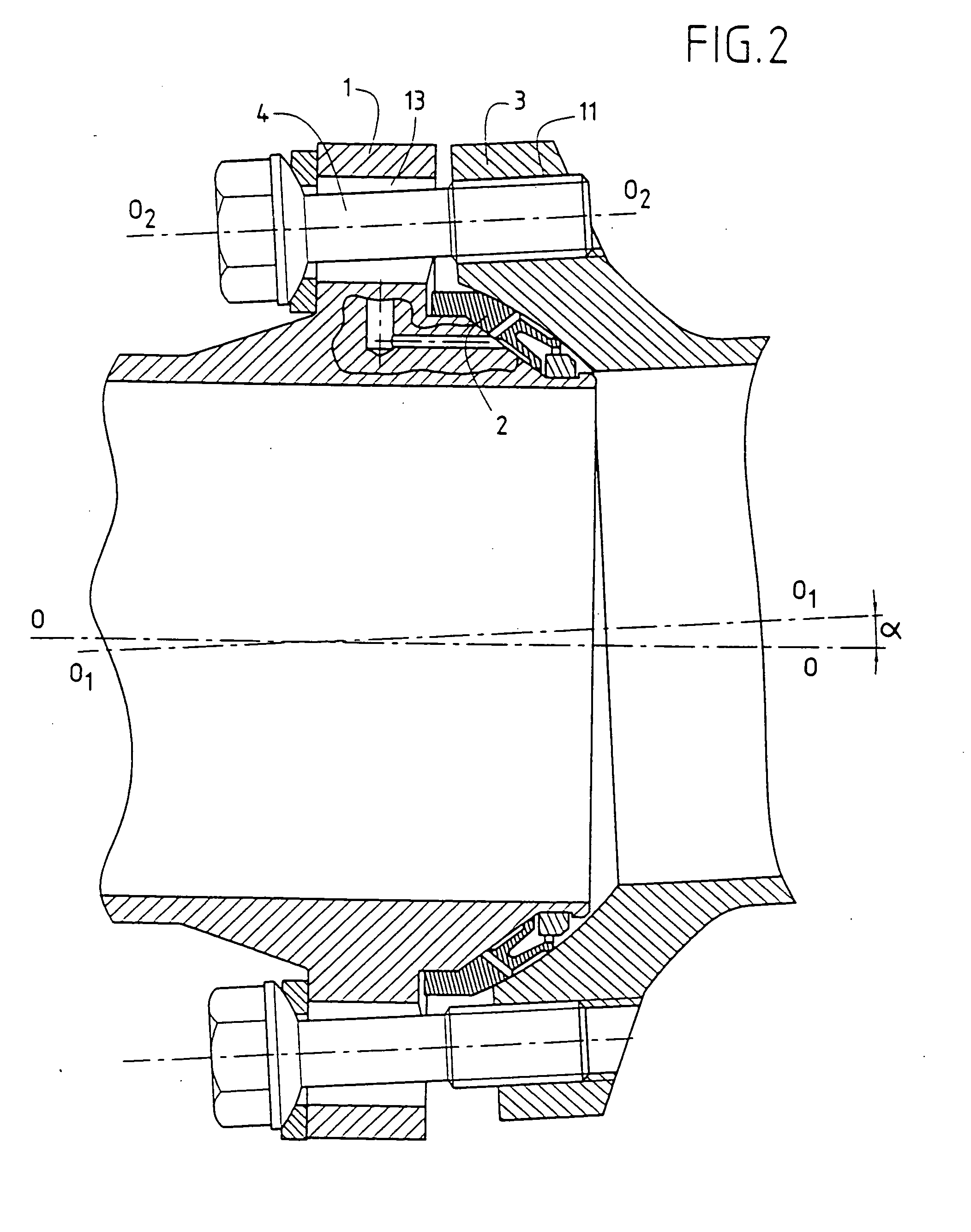 Flanged coupling device with a static ball-and-socket joint