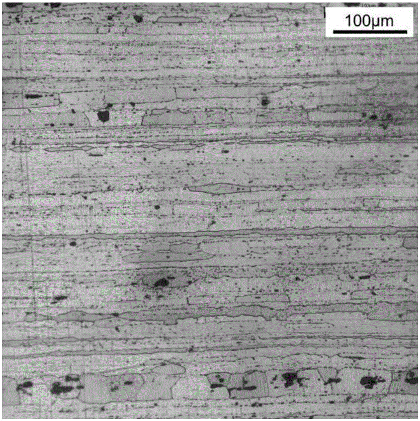 Manufacturing method capable of improving mechanical performance of thick 7050-T7451 aluminum alloy plate