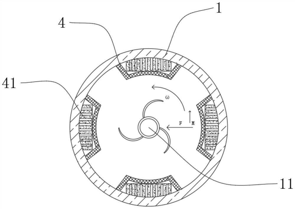 Feeding device for plastic injection molding by utilizing cyclone feeding